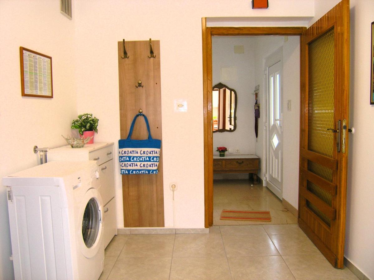 Apartments Natasa Krk Town Luaran gambar