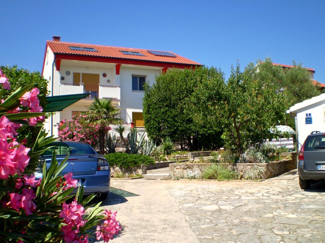 Apartments Natasa Krk Town Luaran gambar