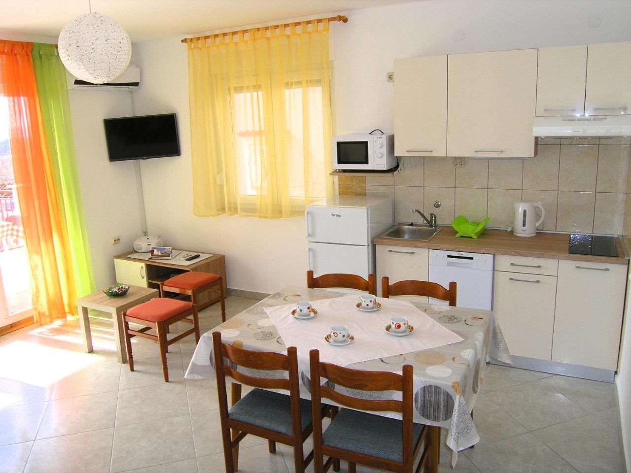 Apartments Natasa Krk Town Luaran gambar